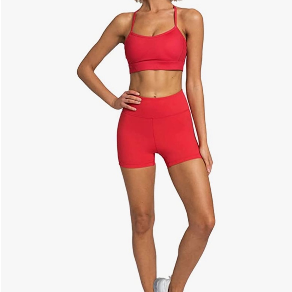 Color is a gorgeous lipstick red! I’ve never worn it, tried it on too big.